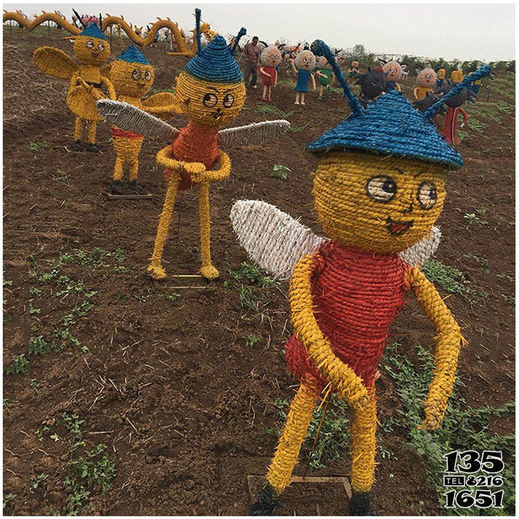 蜜蜂雕塑-游乐园摆放稻草编织彩绘不锈钢蜜蜂雕塑高清图片