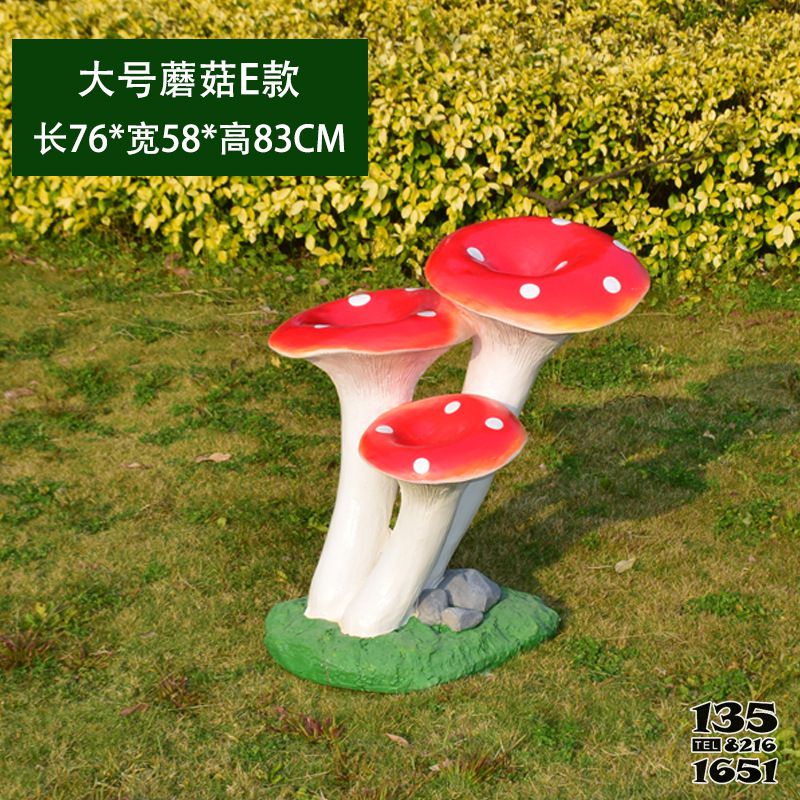 蘑菇雕塑-公园玻璃钢三朵红色蘑菇雕塑高清图片