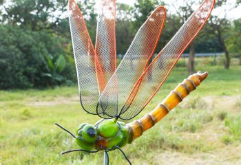 蜻蜓雕塑-幼儿园草坪黄色玻璃钢蜻蜓雕塑
