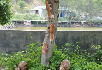 松鼠雕塑-园林一群爬树和吃松子的玻璃钢松鼠雕塑