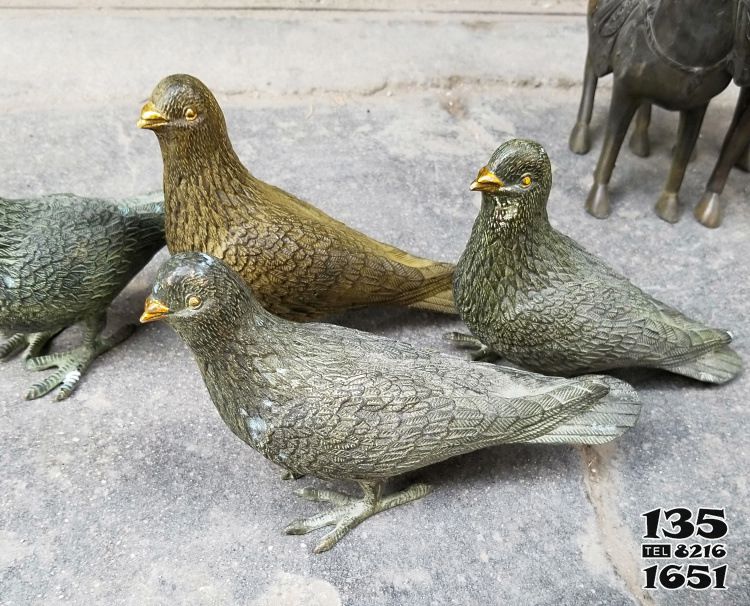 鸽子雕塑-公园不锈钢喷金烤漆铸造鸽子雕塑高清图片
