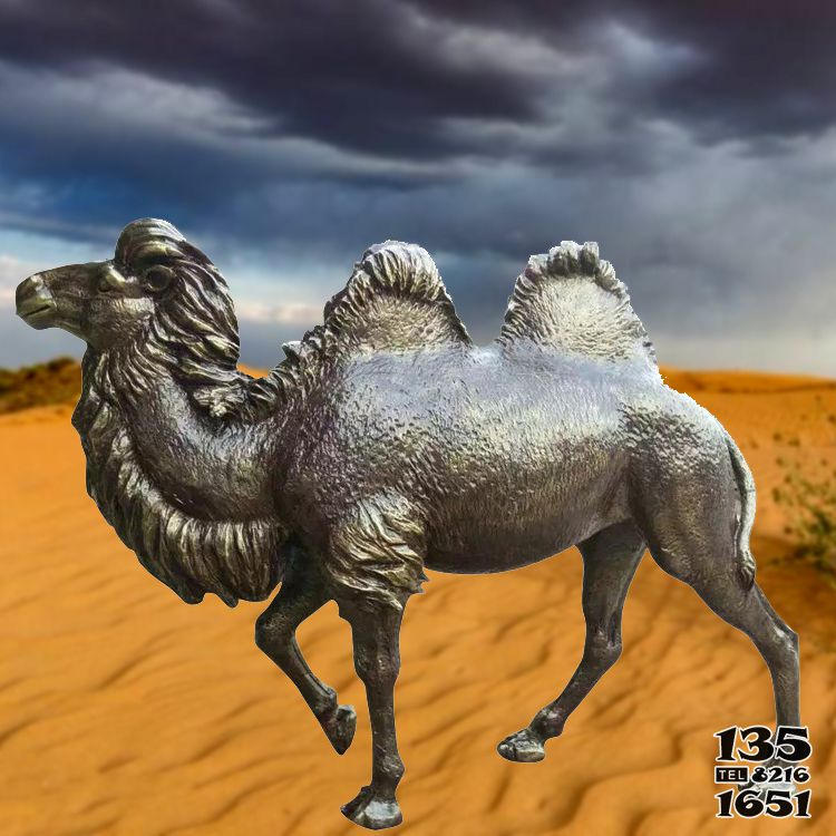 骆驼雕塑-街道边摆放的双峰玻璃钢喷漆骆驼雕塑高清图片