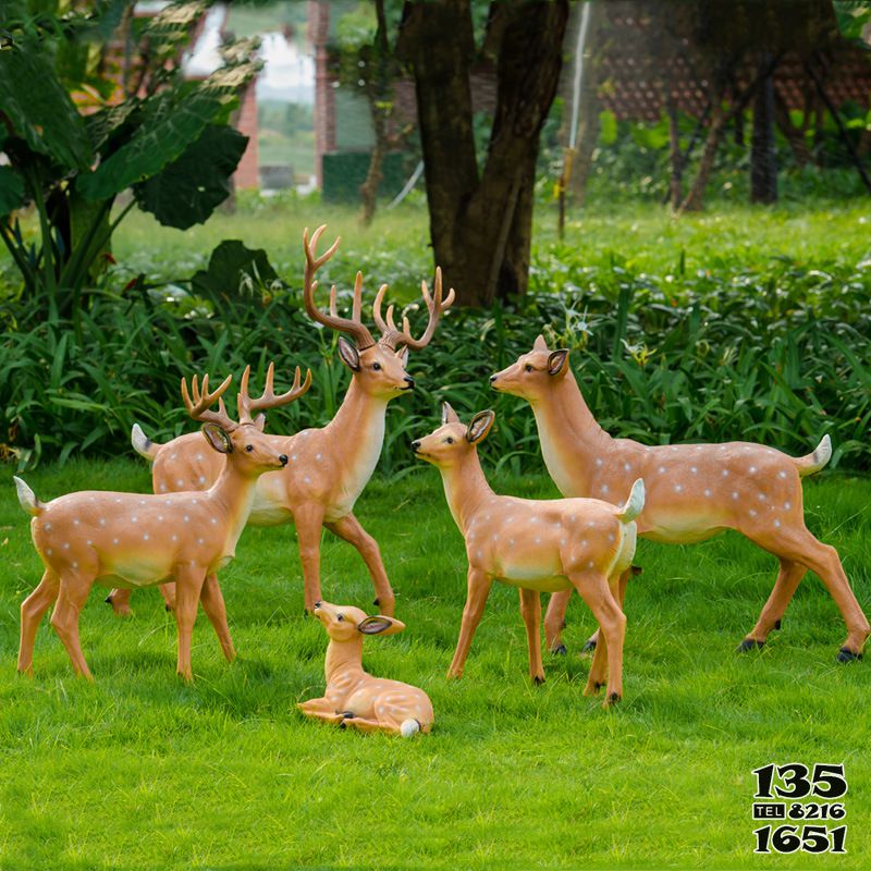 梅花鹿雕塑-户外园林景观一家五口梅花鹿雕塑高清图片