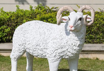 绵羊雕塑-草坪上一只转头的玻璃钢仿真绵羊雕塑
