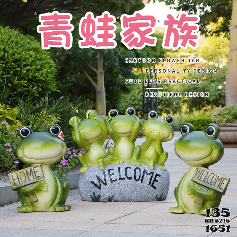 青蛙雕塑-村庄一群玻璃钢创意青蛙雕塑高清图片