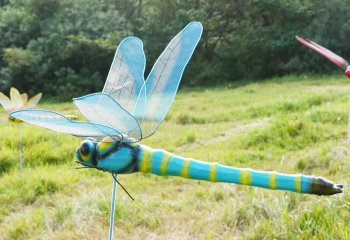 蜻蜓雕塑-村庄小区广场摆放大号蓝色玻璃钢蜻蜓雕塑