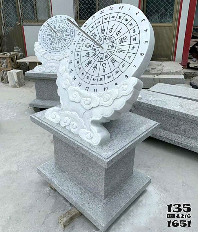 日晷雕塑-校园大理石创意古代计时器日晷雕塑高清图片
