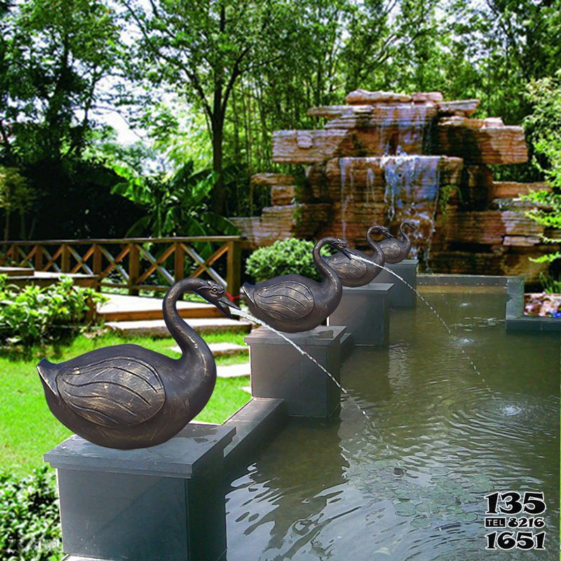 天鹅雕塑-度假村景观铜铸喷漆喷水创意天鹅雕塑高清图片