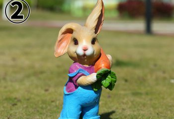 兔子雕塑-草坪中站立着一只抱胡萝卜的玻璃钢兔子雕塑