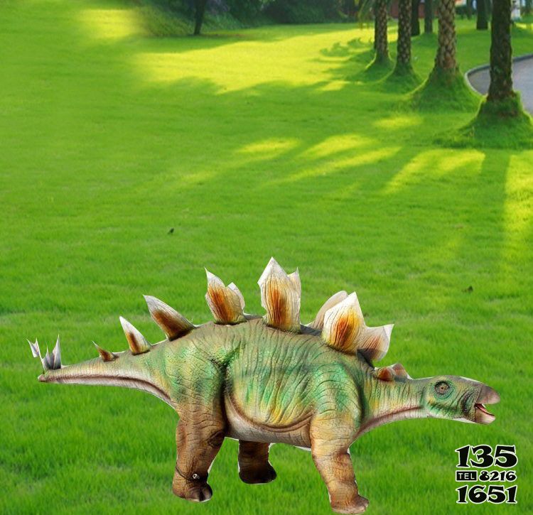 恐龙雕塑-景区草坪玻璃钢大型仿真动物恐龙雕塑高清图片