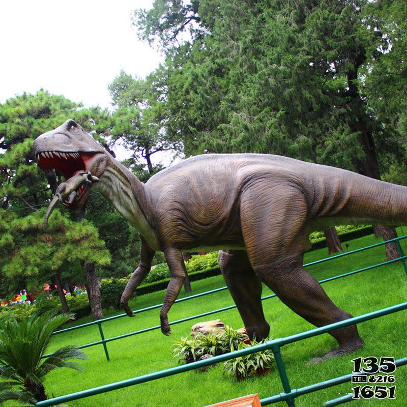 恐龙雕塑-景区玻璃钢觅食的恐龙雕塑高清图片