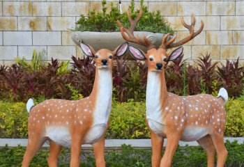 鹿雕塑-户外站立着的两只玻璃钢鹿雕塑