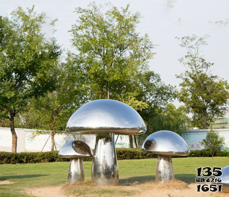 蘑菇雕塑-户外不锈钢镜面蘑菇雕塑高清图片