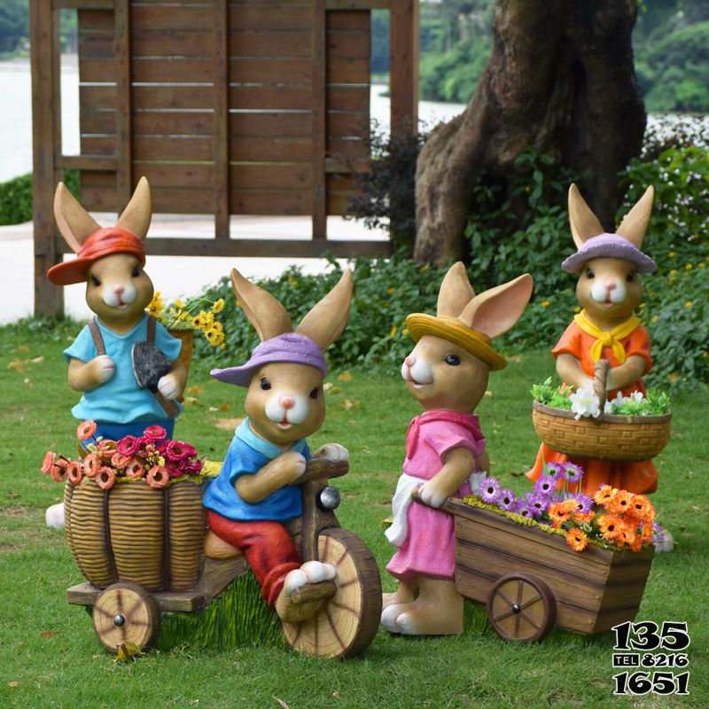 兔子雕塑-户外草坪玻璃钢彩绘花盆创可爱兔子雕塑高清图片