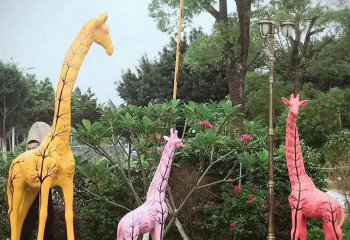 长颈鹿雕塑-户外公园彩绘玻璃钢一家三口长颈鹿雕塑