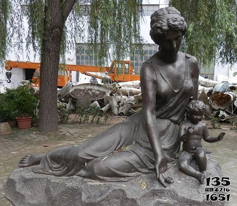 母子雕塑-玻璃钢仿铜坐着的母子雕塑