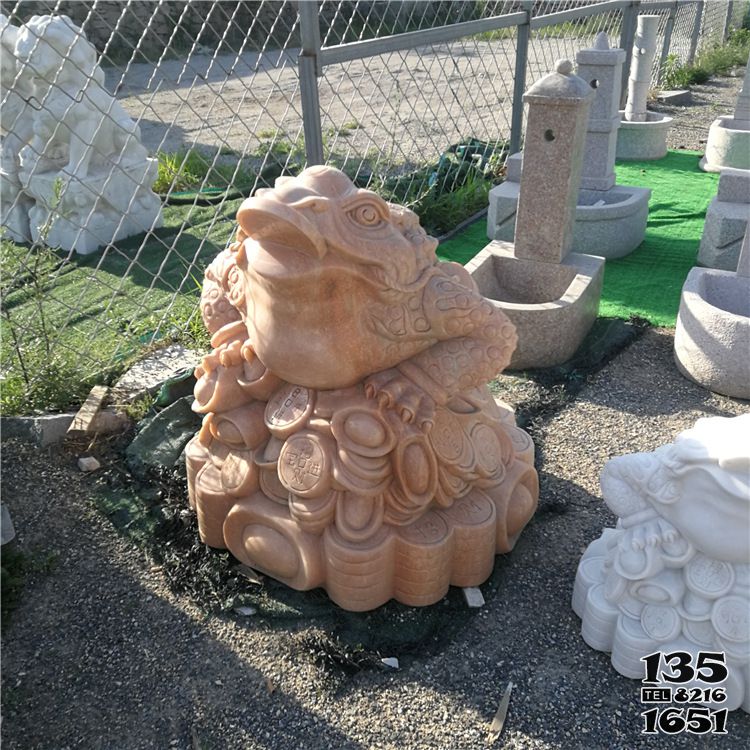 青蛙雕塑-公园一只石雕抽象青蛙雕塑高清图片