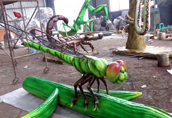 蜻蜓雕塑-植物园仿真绿色玻璃钢蜻蜓雕塑
