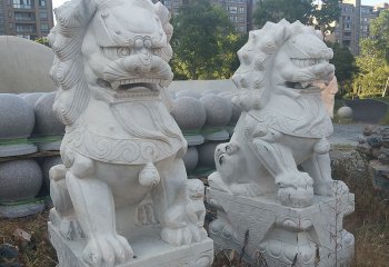 狮子雕塑-汉白玉石雕一对镇宅招财的狮子雕塑