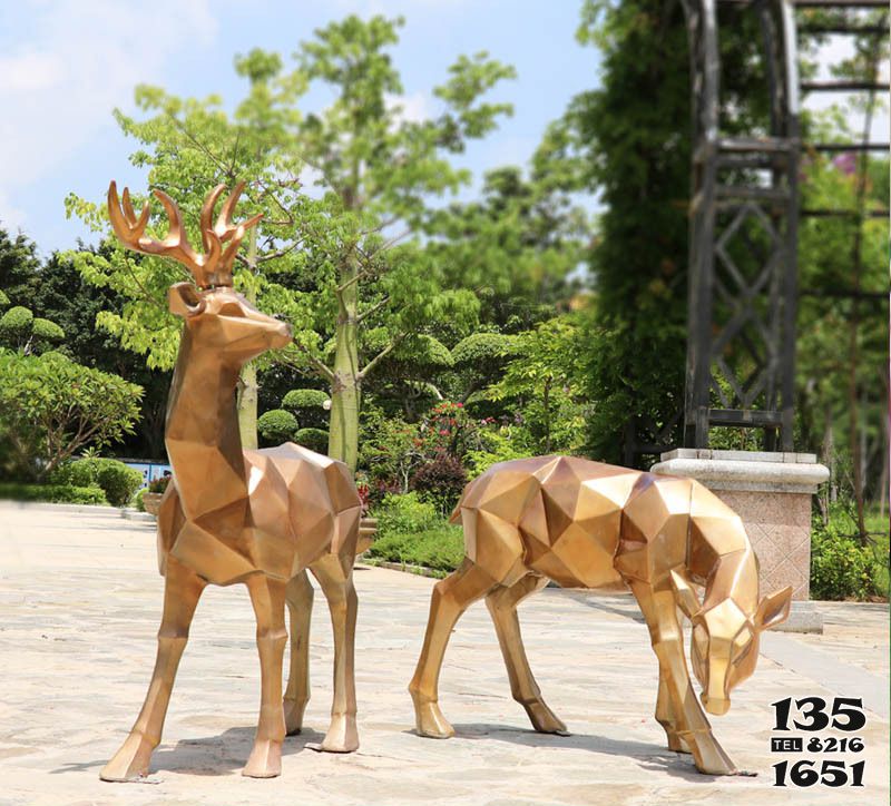鹿雕塑-公园不锈钢仿铜几何鹿雕塑高清图片