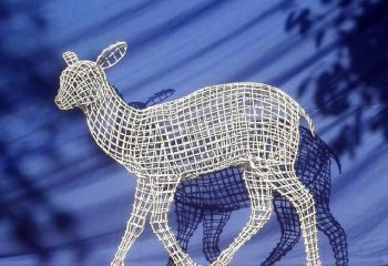 鹿雕塑-景区创意铁艺镂空户外园林一只行走的鹿雕塑