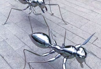 蚂蚁雕塑-景区广场爬行两只小号白钢玻璃钢蚂蚁雕塑