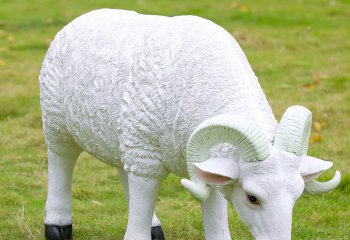 绵羊雕塑-草地上摆放的一只公羊吃草的玻璃钢仿真绵羊雕塑