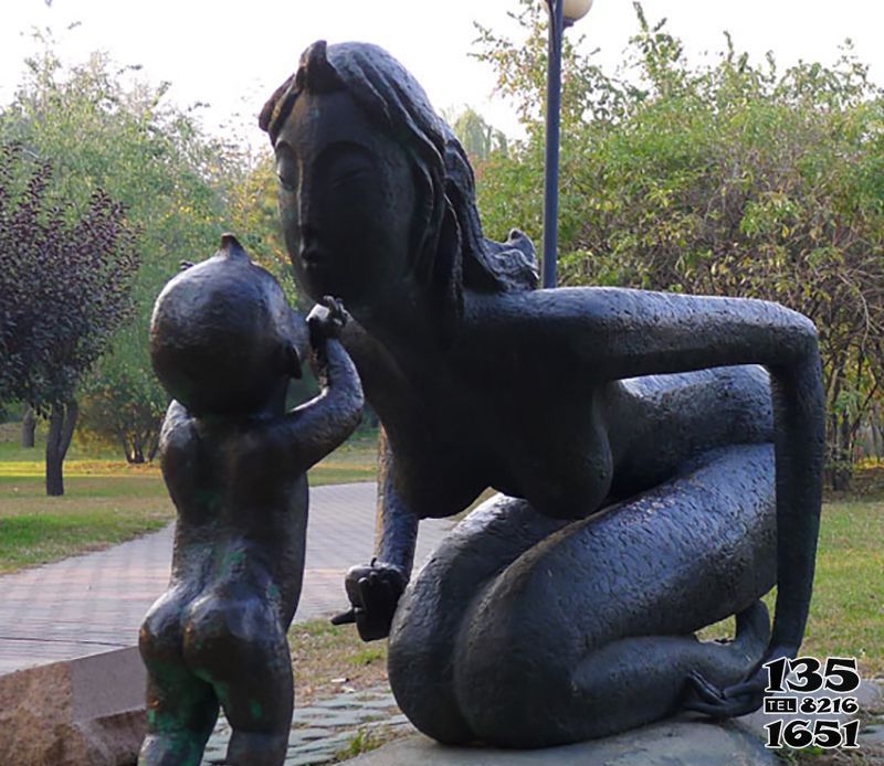 母子雕塑-户外园林景观不锈钢仿铜母子雕塑高清图片