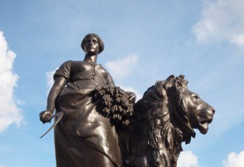 女人雕塑-广场拿着镰刀和稻子站着雄狮旁边的铜雕女人雕塑