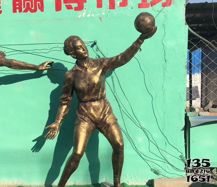 排球雕塑-广场打排球学生人玻璃钢仿物雕塑高清图片