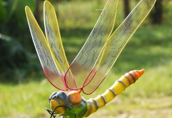 蜻蜓雕塑-商场幼儿园街边翅膀镂空玻璃钢蜻蜓雕塑