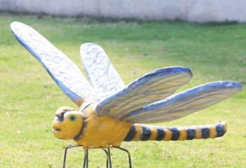 超级逼真！黄色蜻蜓仿真模型，营造出自然的美景