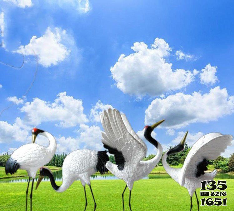 仙鹤雕塑-公园景区玻璃彩绘仙鹤雕塑高清图片