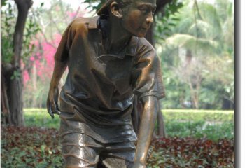 滑板雕塑-公园滑板男孩玻璃钢仿铜雕塑