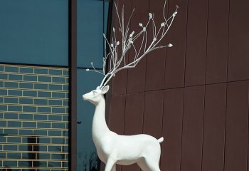 鹿雕塑-户外园林玻璃钢白色一只行走的鹿雕塑