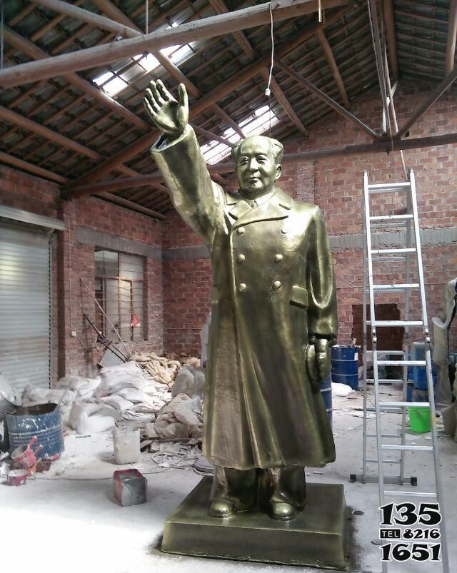 毛泽东雕塑-景区不锈钢挥手的毛泽东雕塑高清图片