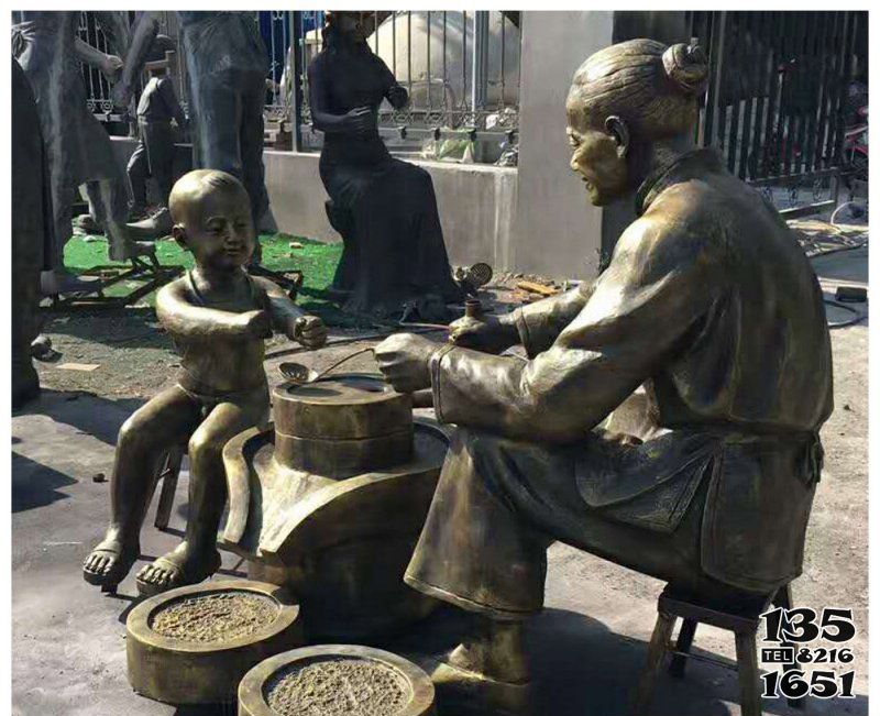 磨豆浆雕塑-民俗景区摆放母子磨豆浆玻璃钢仿铜雕塑