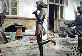 跳绳雕塑-广场草坪摆放跳绳小女孩玻璃钢仿铜雕塑