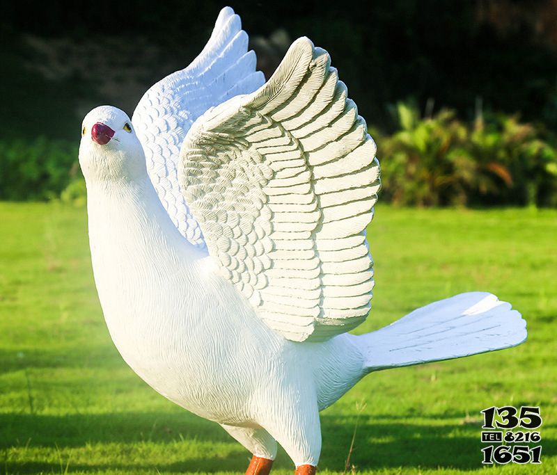 鸽子雕塑-玻璃钢树脂大型仿真动物公园草坪鸽子雕塑高清图片