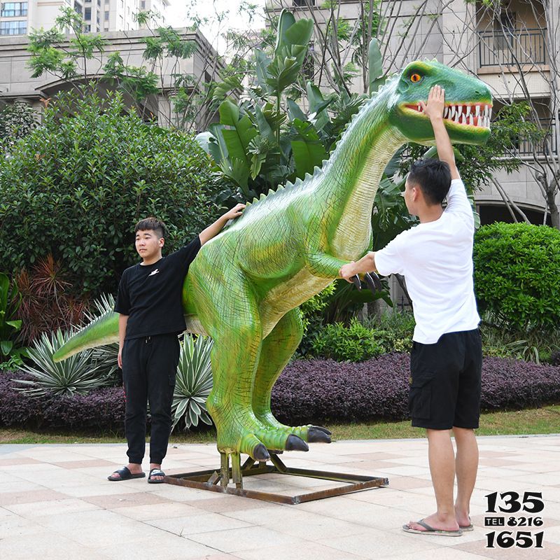 恐龙雕塑-公园广场大型仿真玻璃钢绿色恐龙雕塑高清图片