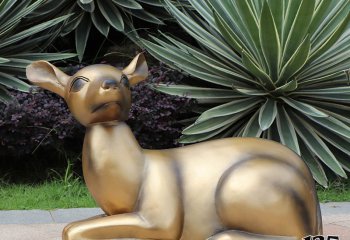 鹿雕塑-户外草坪不锈钢仿铜一只卧着的鹿雕塑