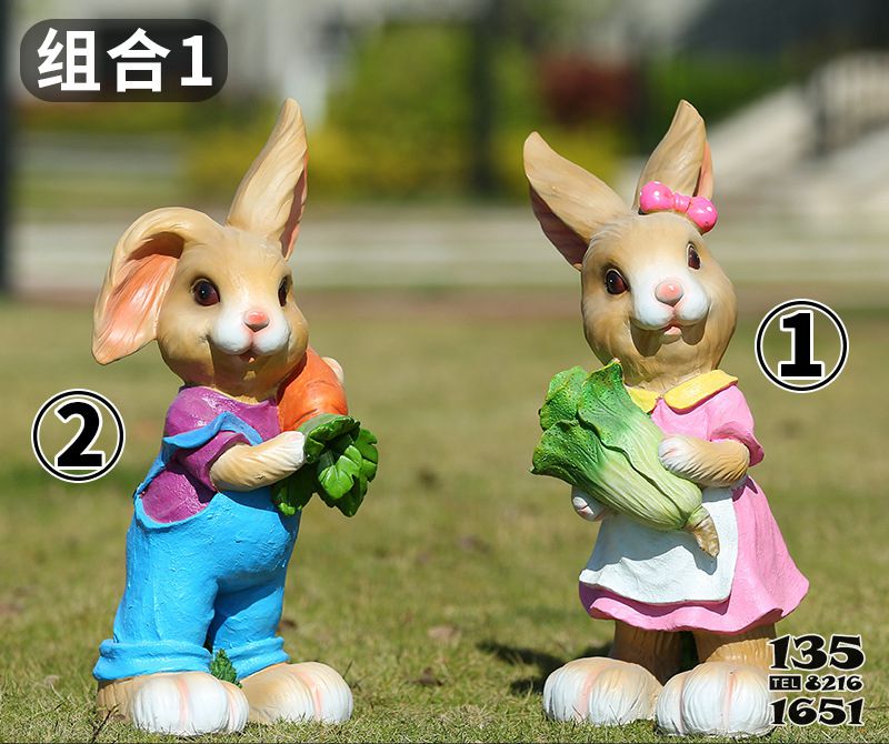 兔子雕塑-饭店门口两只抱着蔬菜的玻璃钢兔子雕塑高清图片