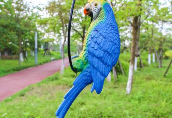 鹦鹉雕塑-公园仿真玻璃钢蓝色鹦鹉雕塑