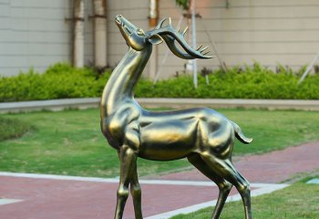 鹿雕塑-草坪不锈钢仿铜抬头的鹿雕塑