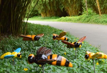 蜜蜂雕塑-商业街学院操场彩绘树脂蜜蜂雕塑