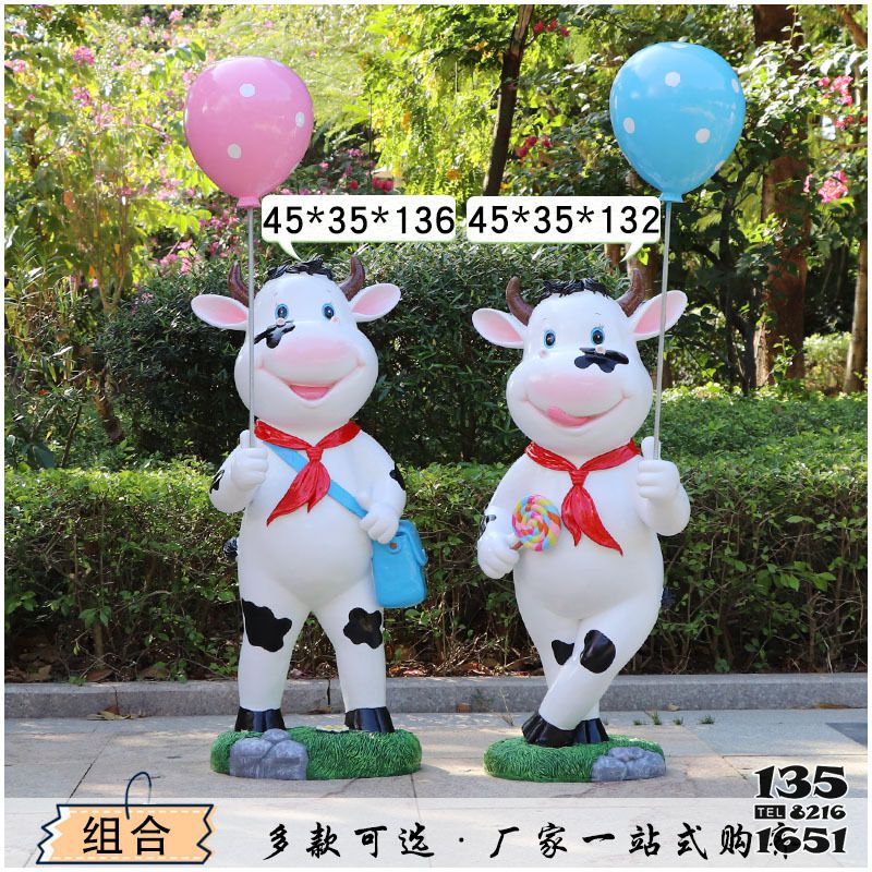 牛雕塑-广场站立两个举着气球的玻璃钢牛雕塑高清图片