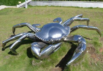 螃蟹雕塑-草地上摆放的不锈钢创意螃蟹雕塑