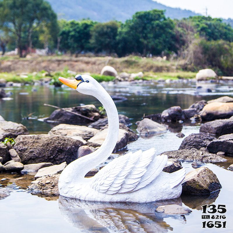 天鹅雕塑-湖边玻璃钢仿真动物天鹅雕塑高清图片