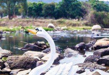 天鹅雕塑-湖边玻璃钢仿真动物天鹅雕塑