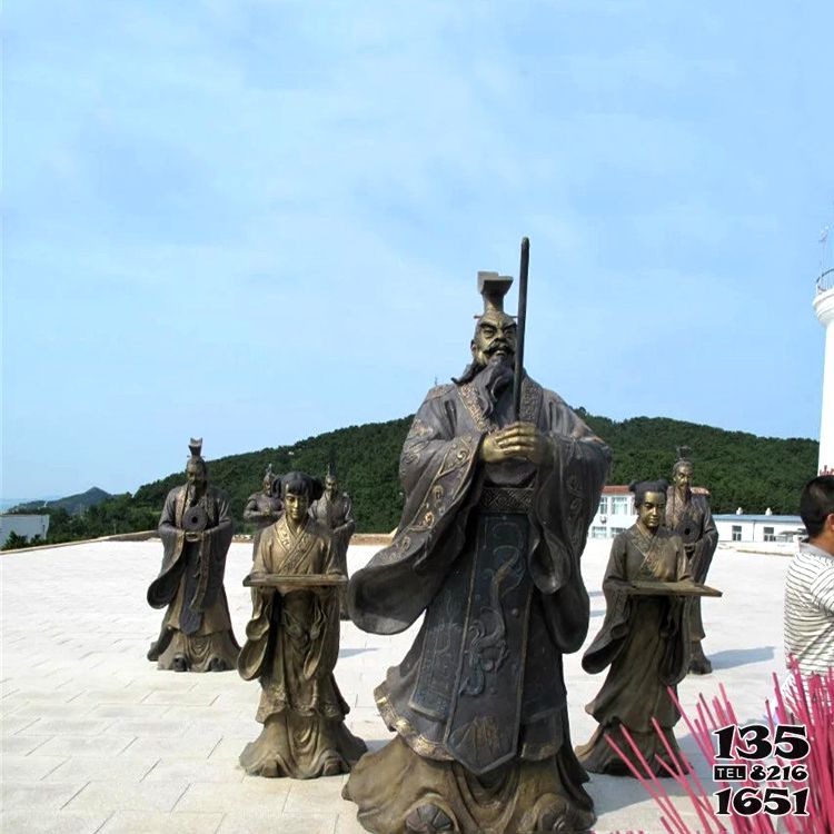 刘彻雕塑- 寺庙公园铸造鎏金汉武帝刘彻祭天情景雕塑高清图片